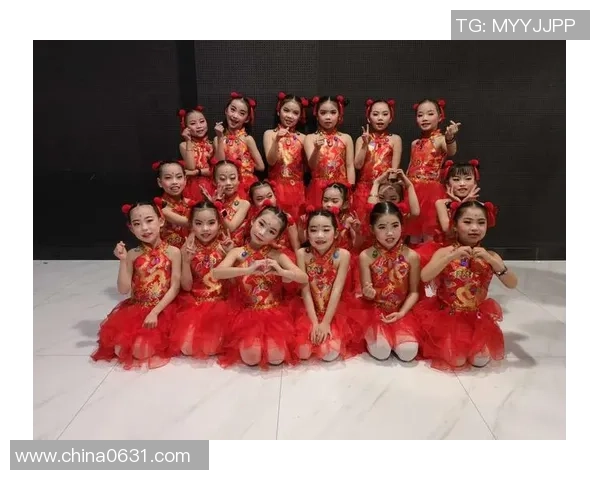 苏醒足球明星照片展现运动员风采与激情的完美瞬间 苏醒足球明星照片展现运动员风采与激情的完美瞬间