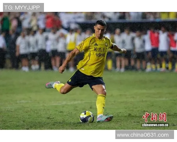 街头偶遇足球明星瞬间记录球迷热情与偶像互动的精彩视频